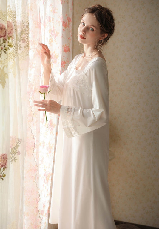 White Trumpet Sleeve Vintage Dress, Bridal Nights, Maternity Photoshoots, Vintage and Elegant